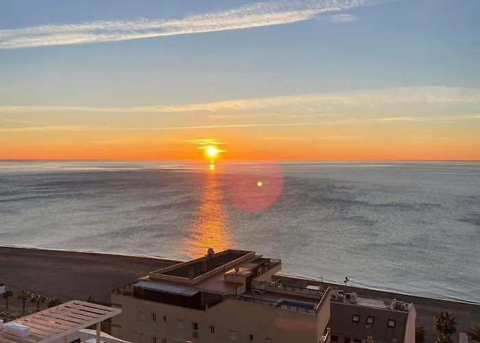 Panoramic Seaview Penthouse The Wave شقة فوينخيرولا